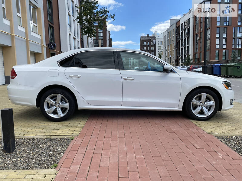 Седан Volkswagen Passat 2012 в Києві