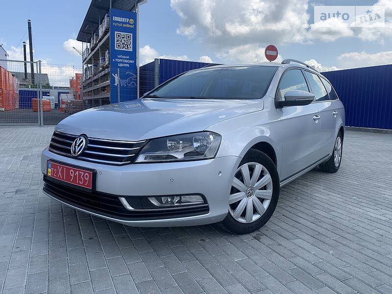 Універсал Volkswagen Passat 2012 в Івано-Франківську