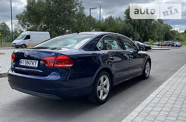 Седан Volkswagen Passat 2013 в Киеве