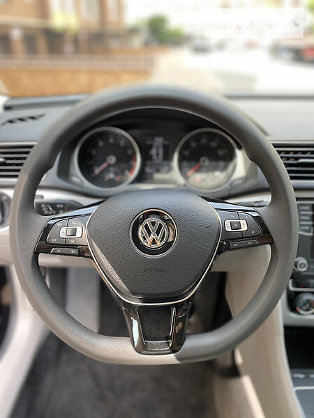Седан Volkswagen Passat 2017 в Києві