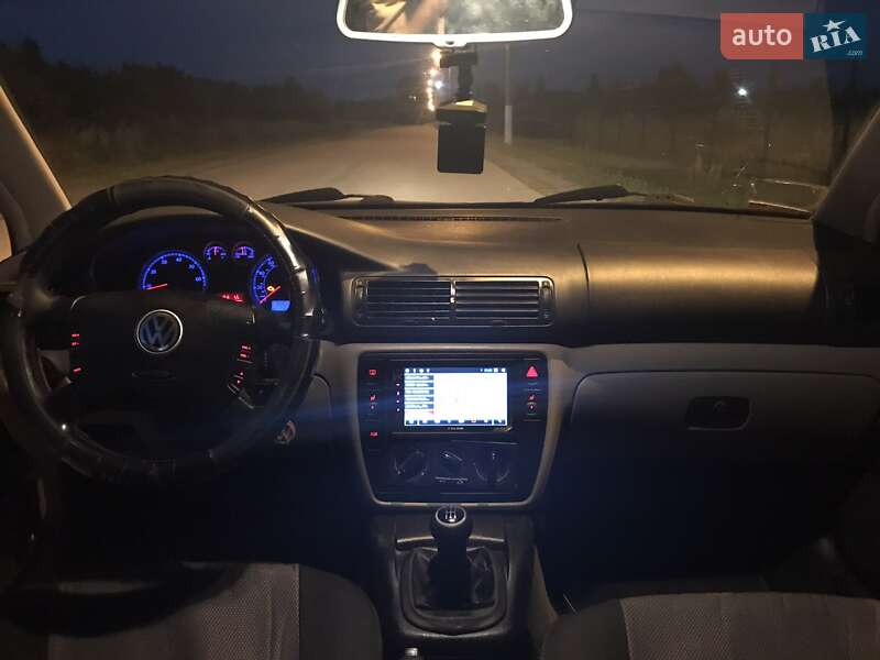 Універсал Volkswagen Passat 2001 в 