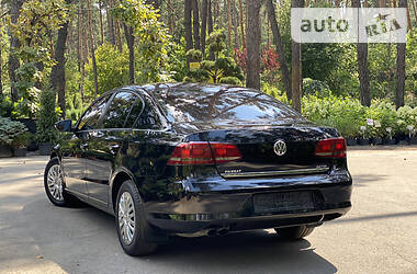 Седан Volkswagen Passat 2013 в Киеве