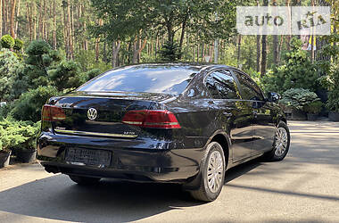 Седан Volkswagen Passat 2013 в Киеве