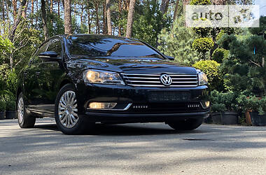 Седан Volkswagen Passat 2013 в Киеве