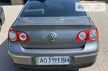 Седан Volkswagen Passat 2006 в Виноградові