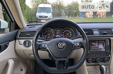 Седан Volkswagen Passat 2016 в Киеве