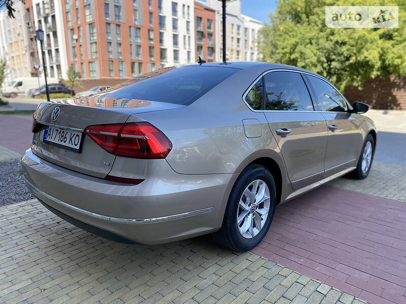 Седан Volkswagen Passat 2016 в Києві