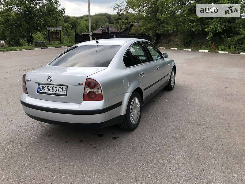 Седан Volkswagen Passat 2001 в Рівному