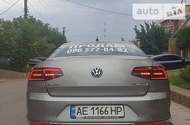 Седан Volkswagen Passat 2015 в Днепре