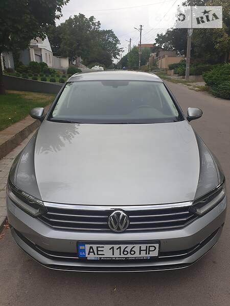 Седан Volkswagen Passat 2015 в Дніпрі