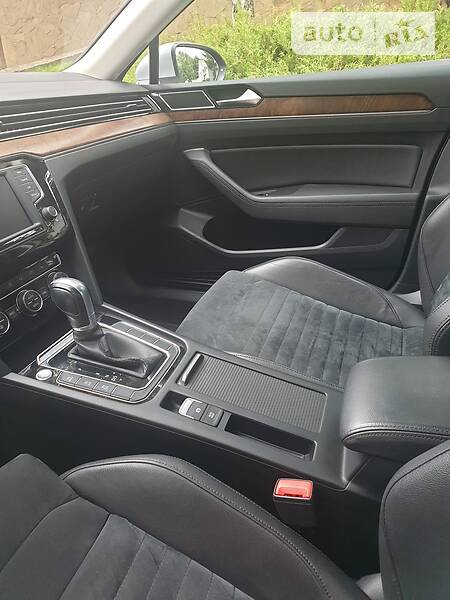 Седан Volkswagen Passat 2015 в Дніпрі