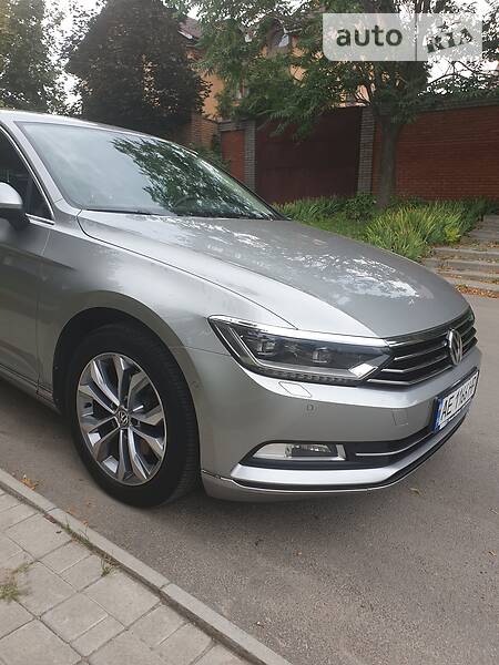 Седан Volkswagen Passat 2015 в Дніпрі