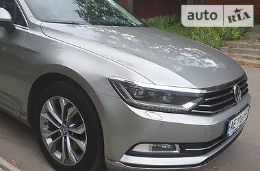 Седан Volkswagen Passat 2015 в Днепре