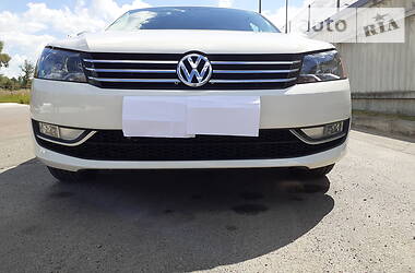 Седан Volkswagen Passat 2015 в Києві