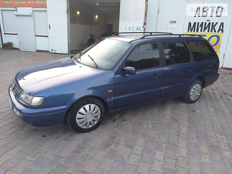 Універсал Volkswagen Passat 1994 в Теофіполі