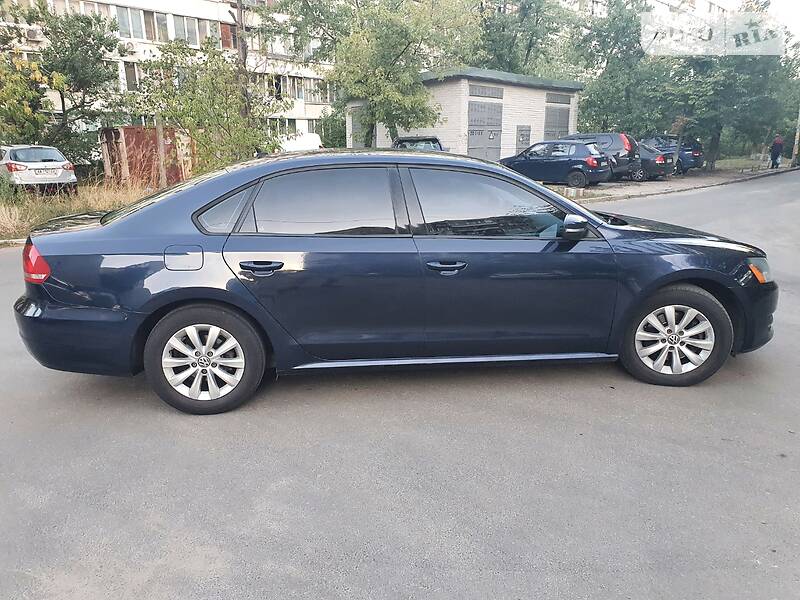 Седан Volkswagen Passat 2012 в Києві