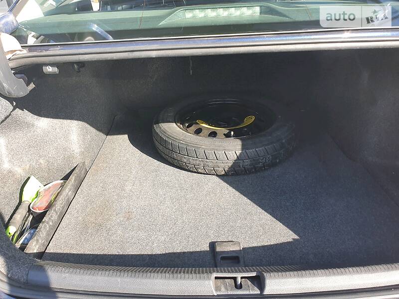 Седан Volkswagen Passat 2012 в Києві