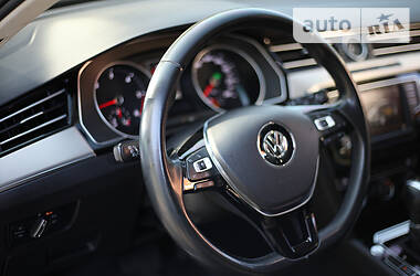 Седан Volkswagen Passat 2015 в 