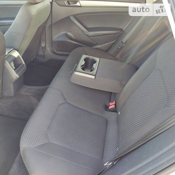 Седан Volkswagen Passat 2012 в Києві