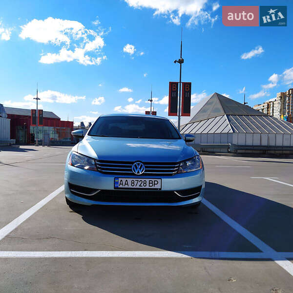 Седан Volkswagen Passat 2012 в Києві