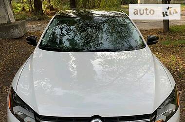 Седан Volkswagen Passat 2014 в Днепре