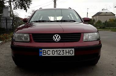 Универсал Volkswagen Passat 1998 в Киверцах