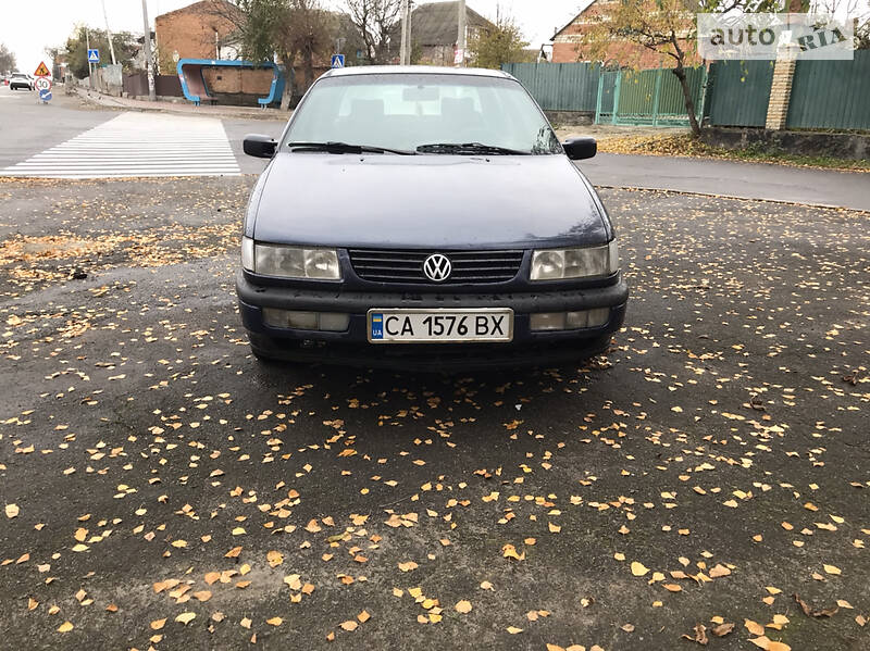 Седан Volkswagen Passat 1994 в Немирове