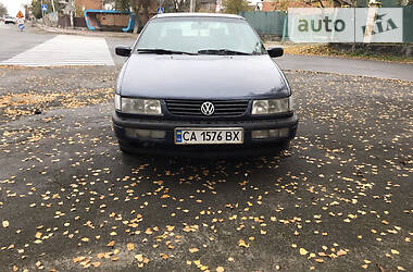 Седан Volkswagen Passat 1994 в Немирове