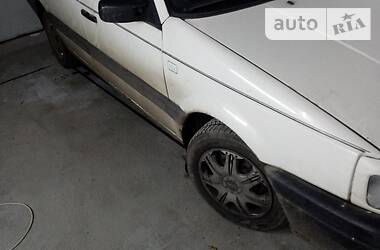 Седан Volkswagen Passat 1990 в Киверцах