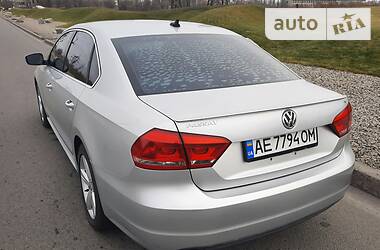 Седан Volkswagen Passat 2013 в Днепре