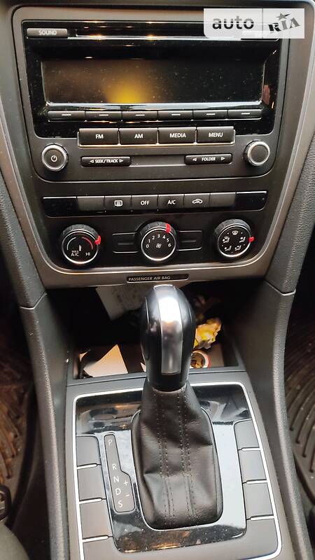 Седан Volkswagen Passat 2012 в Києві
