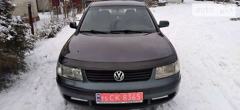 Седан Volkswagen Passat 2000 в Городке