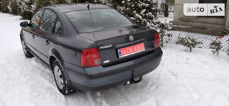 Седан Volkswagen Passat 2000 в Городке