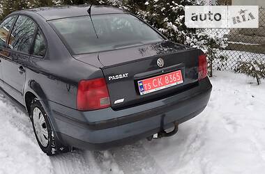 Седан Volkswagen Passat 2000 в Городке