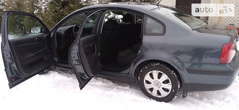 Седан Volkswagen Passat 2000 в Городке