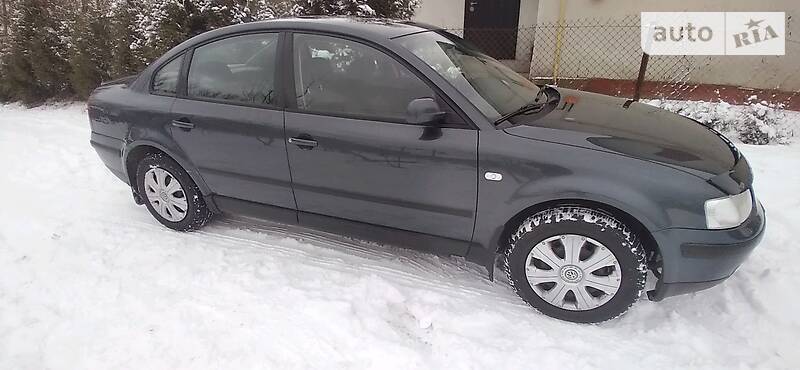 Седан Volkswagen Passat 2000 в Городке