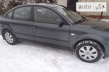 Седан Volkswagen Passat 2000 в Городке