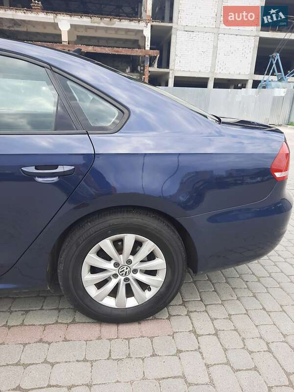 Седан Volkswagen Passat 2014 в Ивано-Франковске
