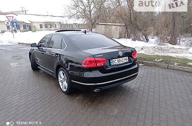 Седан Volkswagen Passat 2012 в Бродах