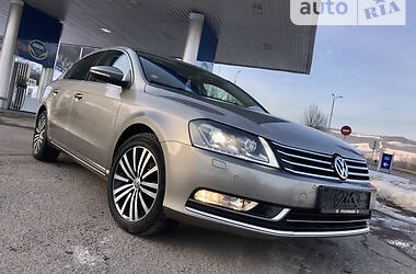 Седан Volkswagen Passat 2012 в Воловце