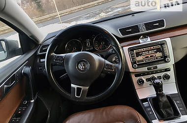 Седан Volkswagen Passat 2012 в Воловце