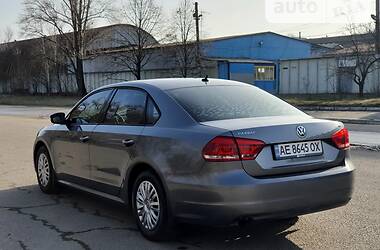 Седан Volkswagen Passat 2014 в Днепре