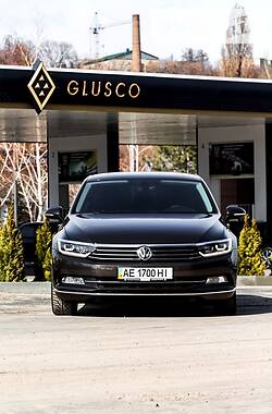 Седан Volkswagen Passat 2017 в Днепре