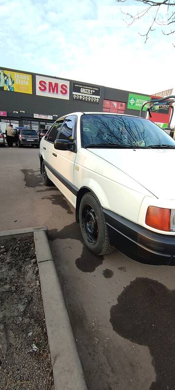 Седан Volkswagen Passat 1989 в Кривому Розі