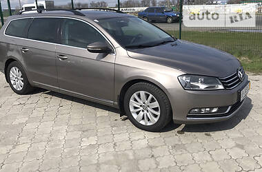 Універсал Volkswagen Passat 2011 в Дніпрі