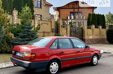 Седан Volkswagen Passat 1990 в Рівному