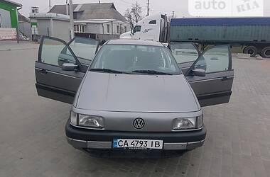 Седан Volkswagen Passat 1993 в Умани