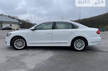 Седан Volkswagen Passat 2015 в Киеве