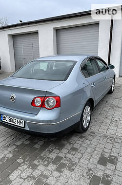 Седан Volkswagen Passat 2005 в Львове