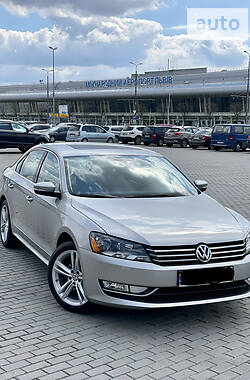 Седан Volkswagen Passat 2012 в Львові